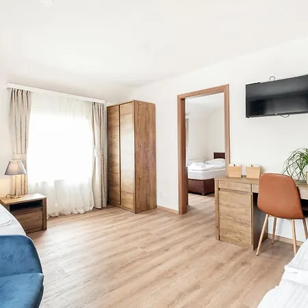 U Cisare Hotell Mirošovice