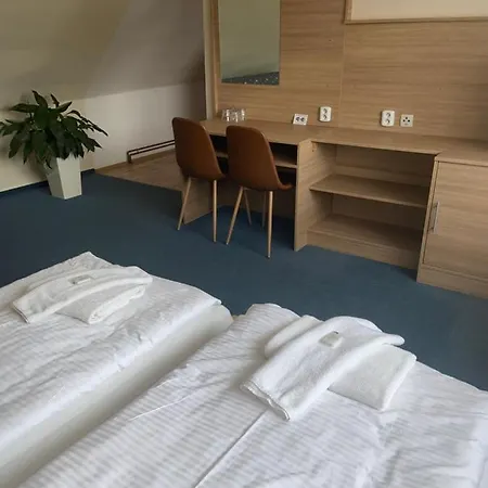 U Cisare 3* Mirošovice