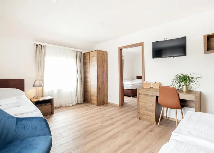 U Cisare Hotell Mirošovice