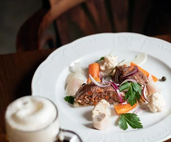 Hotell U Cisare Mirošovice