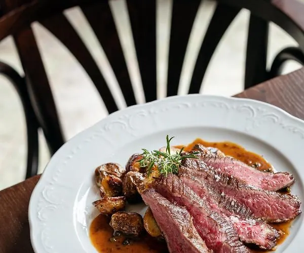 U Cisare Hotell Mirošovice